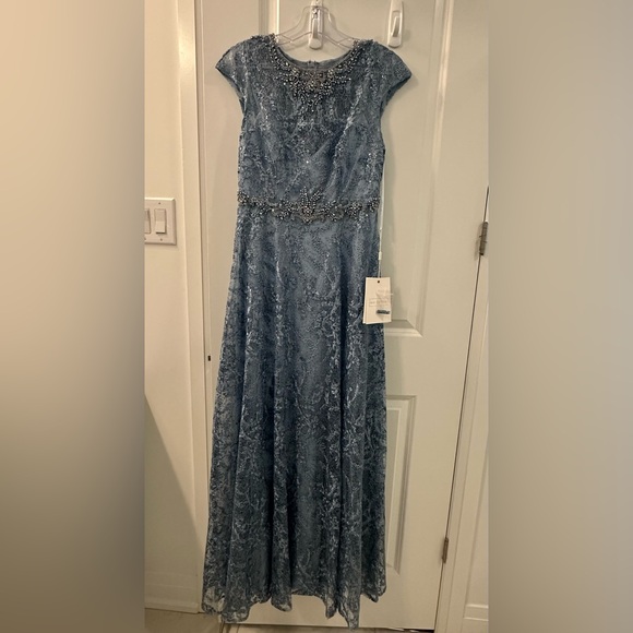 Elegant Blue Lace Evening Gown - Picture 6 of 6